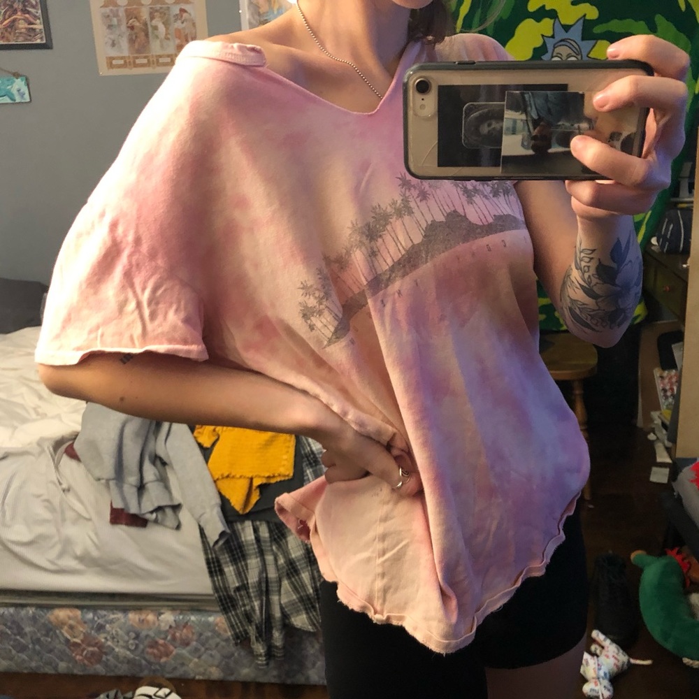 Pink “Here comes the sun” billabong T-shirt